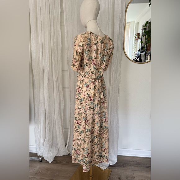 Vintage Beige Floral Maxi Dress with Lace Collar - Picture 9 of 9